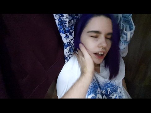 ❤️ Ya sami kanwata a cikin kabad ya taimaka mata ❤❌ bidiyon tsutsa ️❤